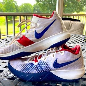 Nike // Kyrie Flytraps // Basketball Shoes